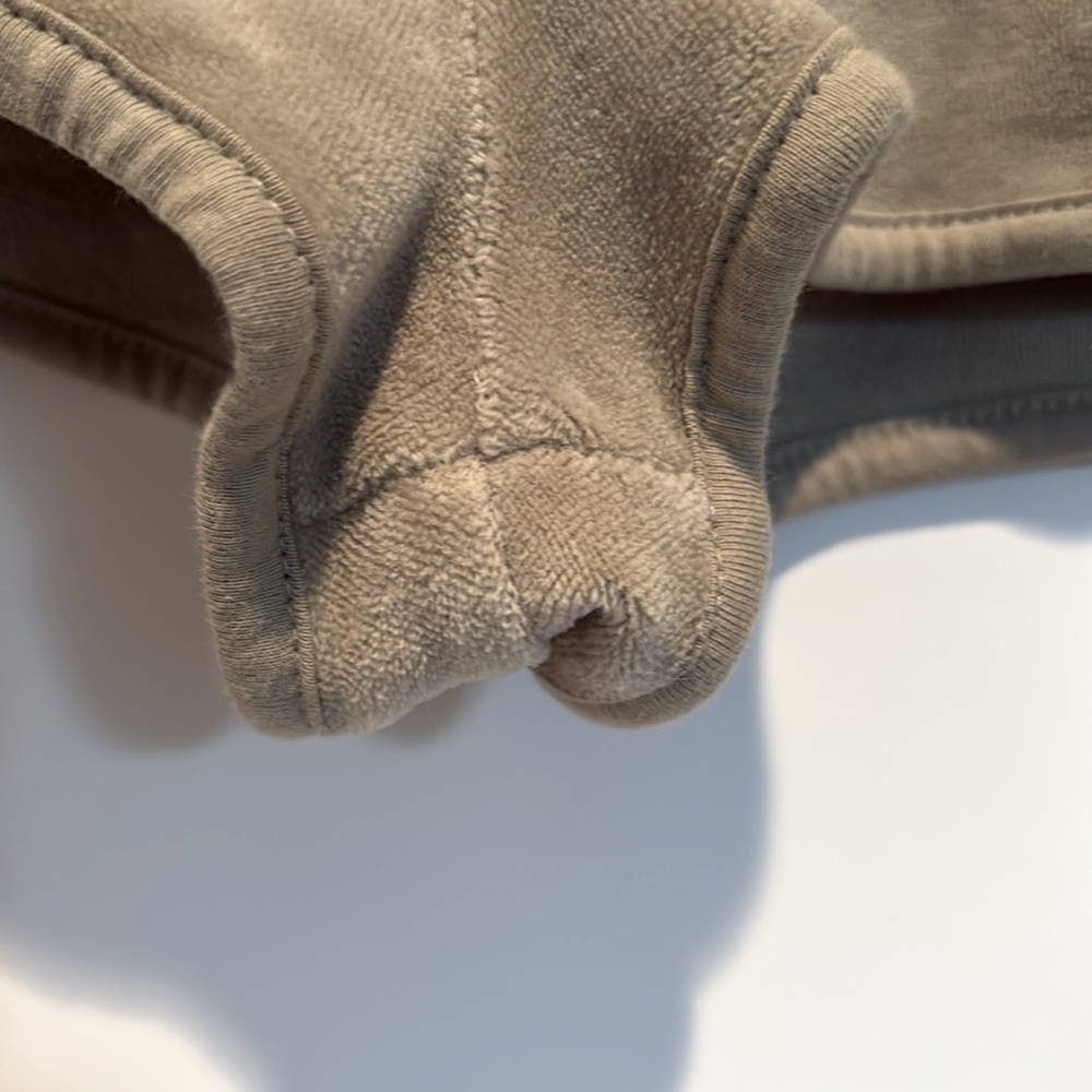 Fear of God Essentials velour short shorts in sea foam green - Picture 3 of 12